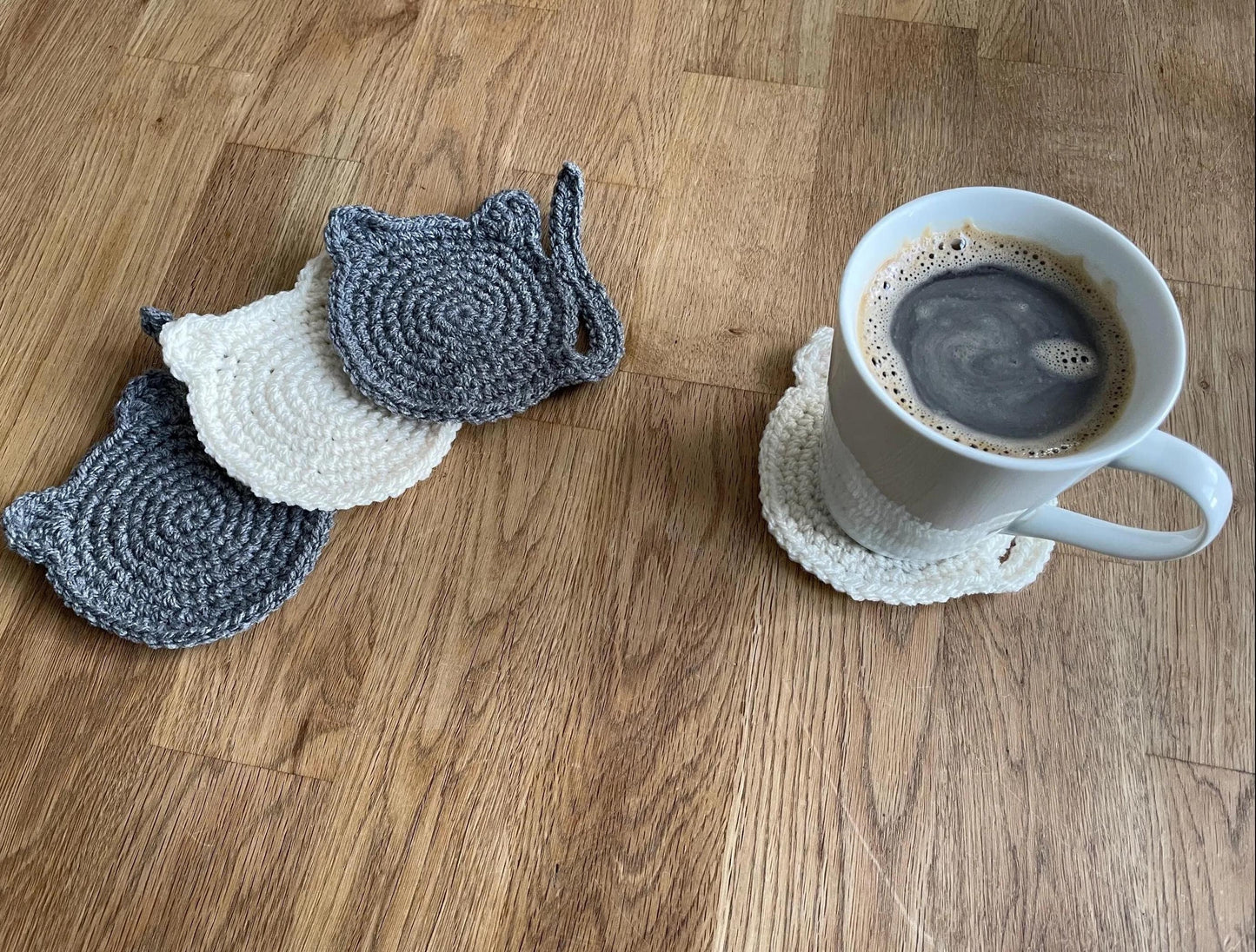 Beautiful Crocheted Cat Coaster